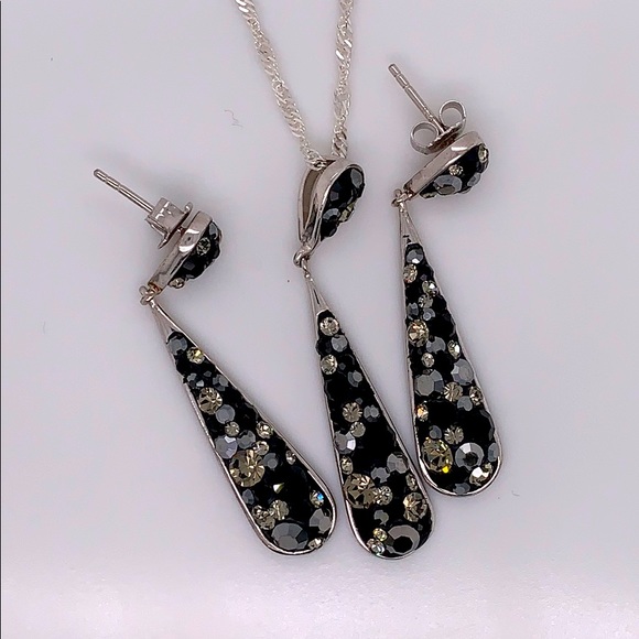 Jewelry - Picture 3 of 4